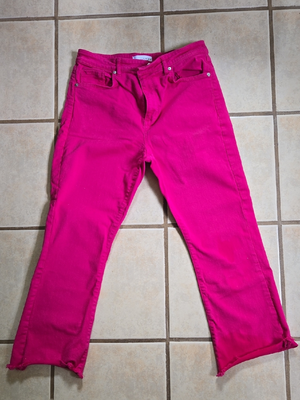 Loft Kick Crop in Hot Pink